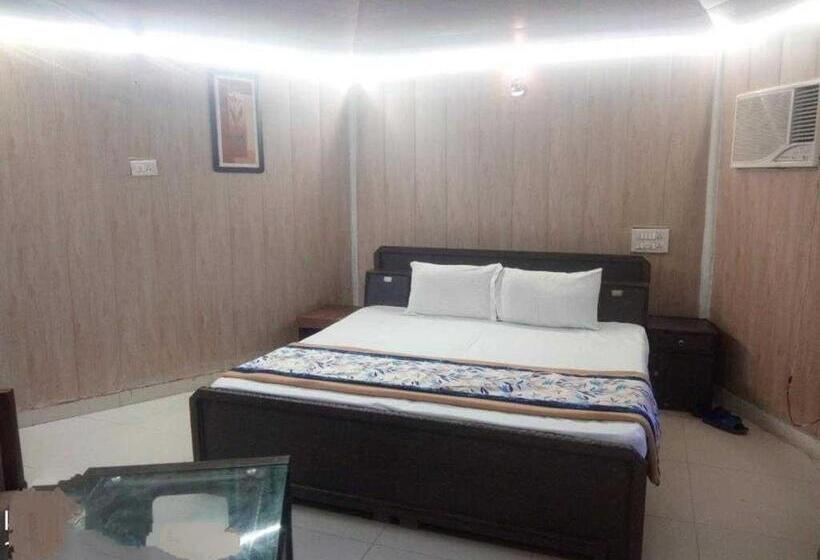 فندق Oyo Pine Home Resorts