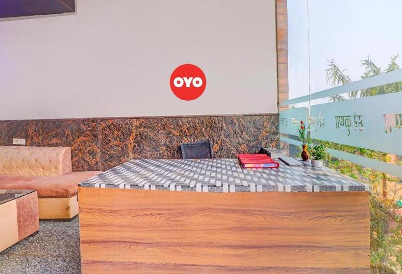 Отель Oyo Priyakant Ju Palace