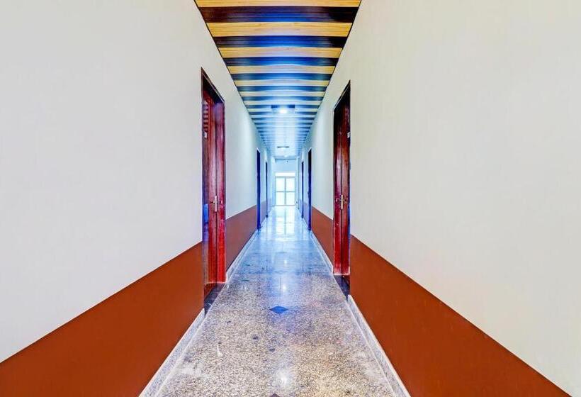 Отель Oyo Priyakant Ju Palace