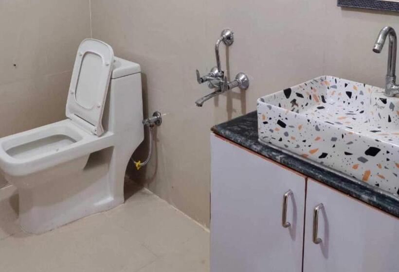 Отель Oyo Raksha Homes