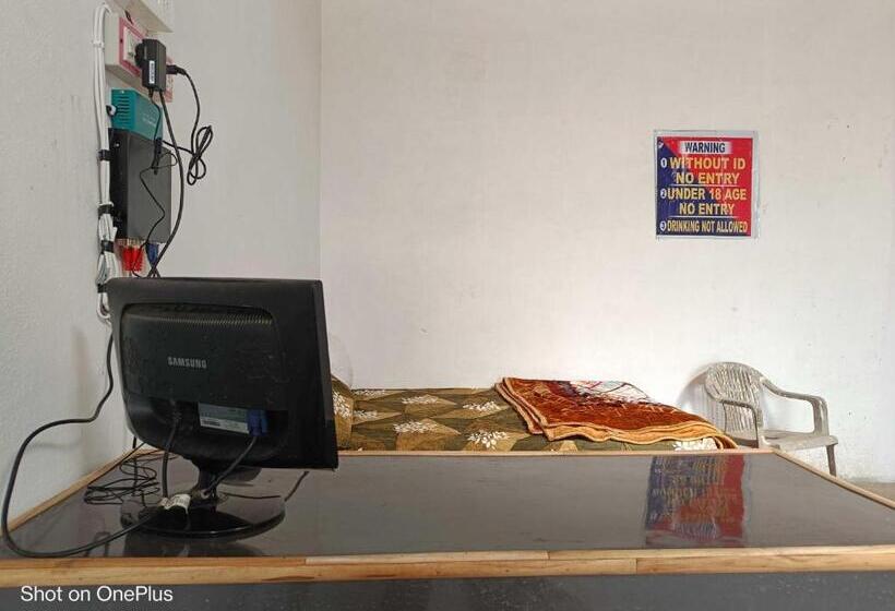 Отель Oyo Red Lion Inn