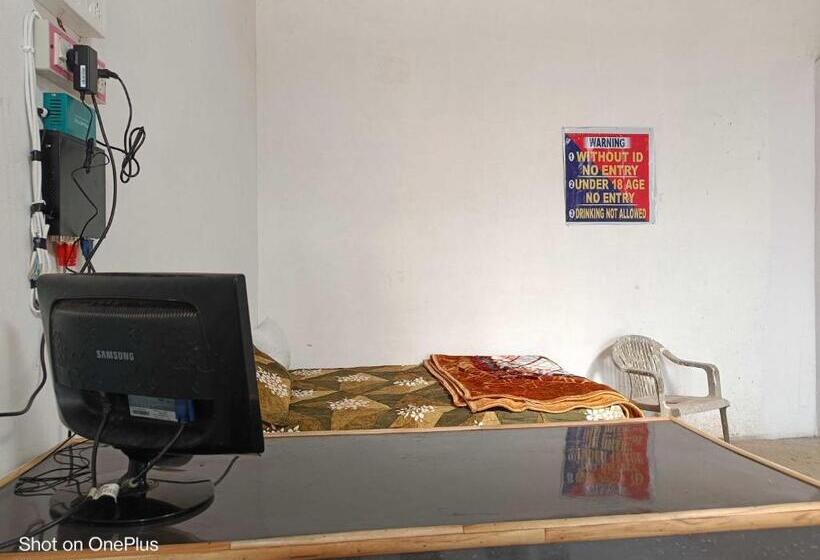 Отель Oyo Red Lion Inn