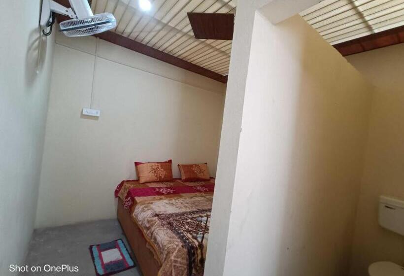 Отель Oyo Red Lion Inn