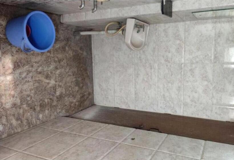 בית מלון כפרי Prerna Lodge, Solapur