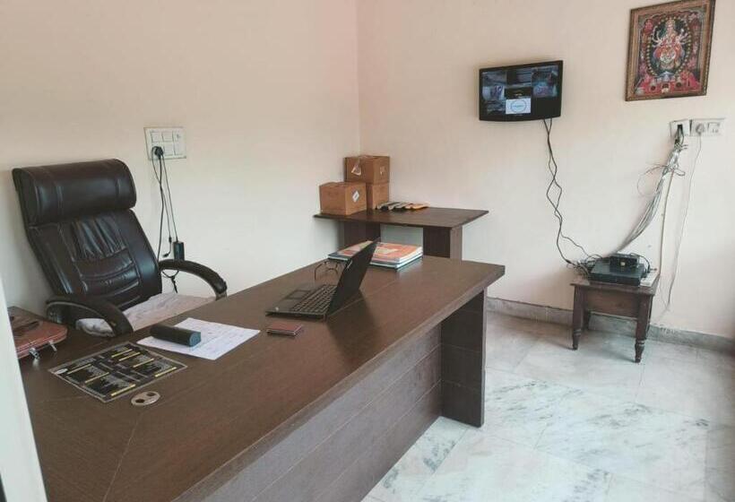 בית מלון כפרי Royal Fort   Chandwaji