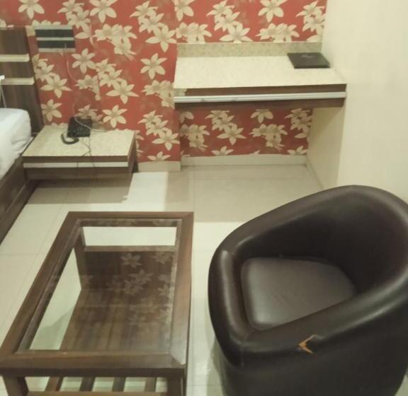 בית מלון כפרי Sharveen Classic Inn