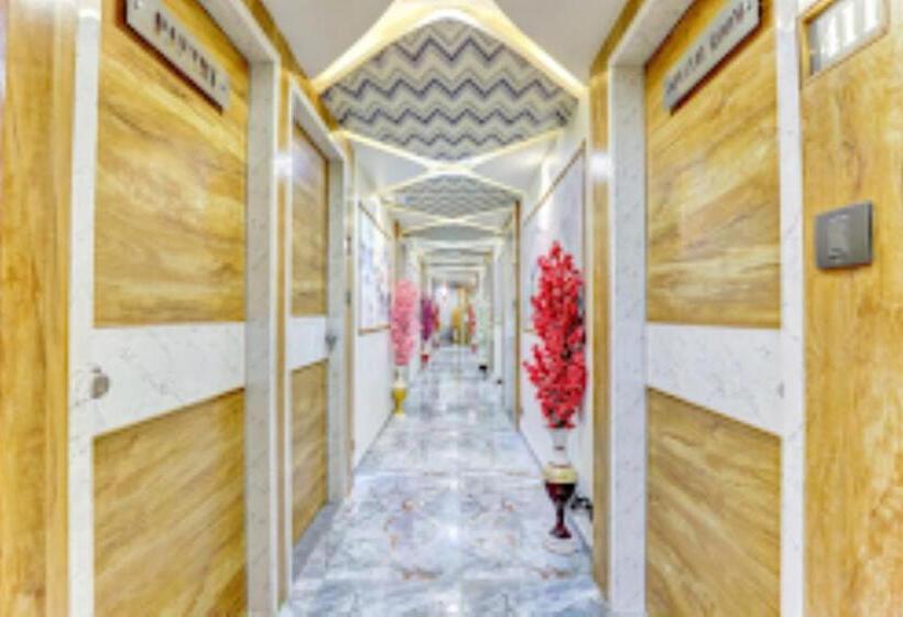 בית מלון כפרי Shree Pashupati Royal Vadodara