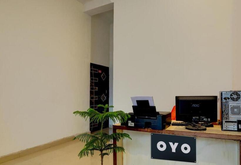 Отель Spot On Smacs Home Stay