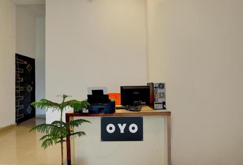 Отель Spot On Smacs Home Stay