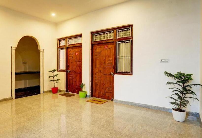 Отель Spot On Smacs Home Stay