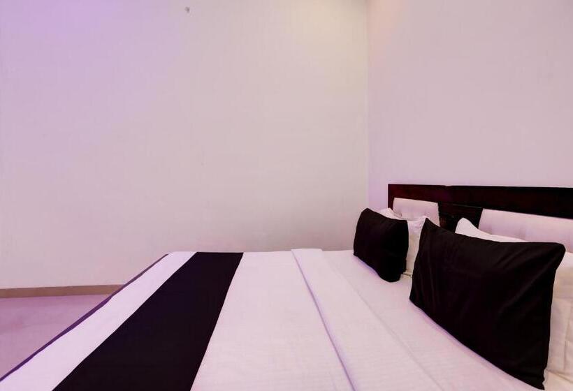 Отель Spot On Smacs Home Stay