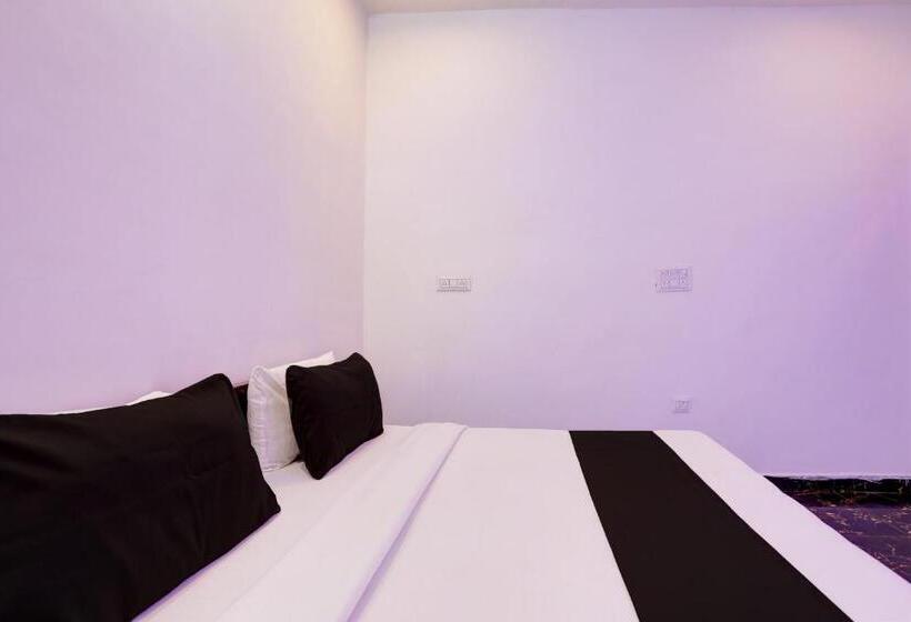 Отель Spot On Smacs Home Stay