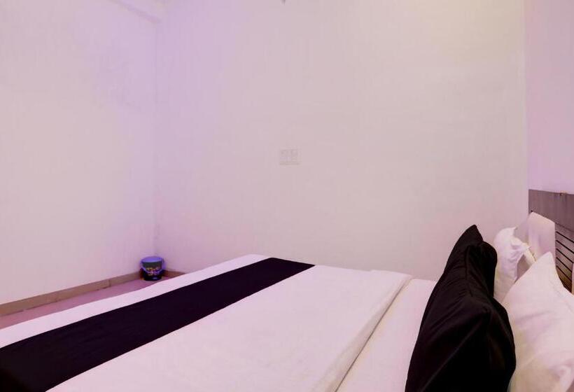 Отель Spot On Smacs Home Stay