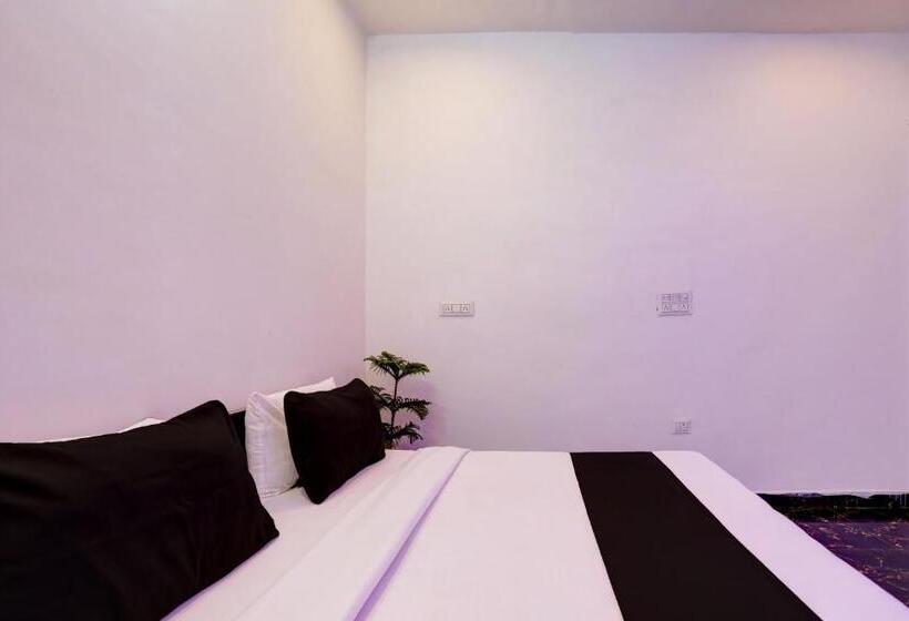 Отель Spot On Smacs Home Stay