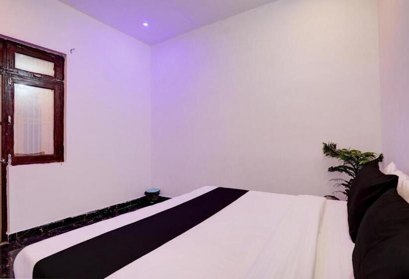 Отель Spot On Smacs Home Stay