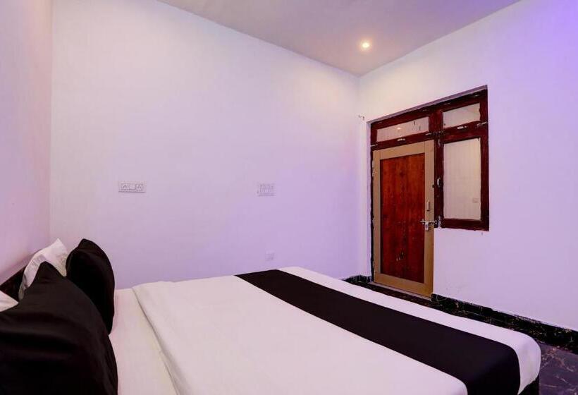 Отель Spot On Smacs Home Stay