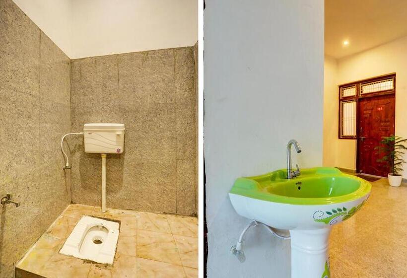 Отель Spot On Smacs Home Stay