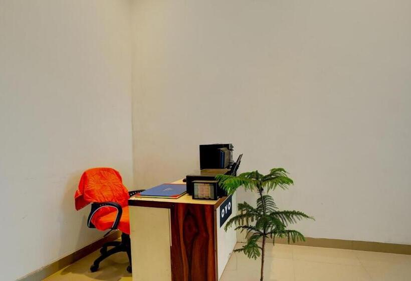 Отель Spot On Smacs Home Stay