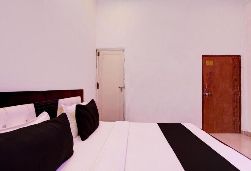 Отель Spot On Smacs Home Stay