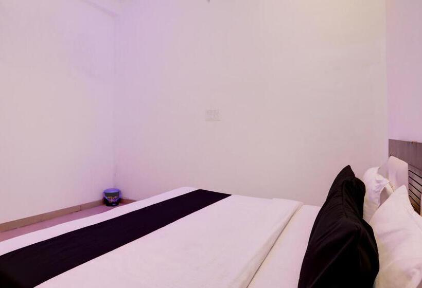 Отель Spot On Smacs Home Stay