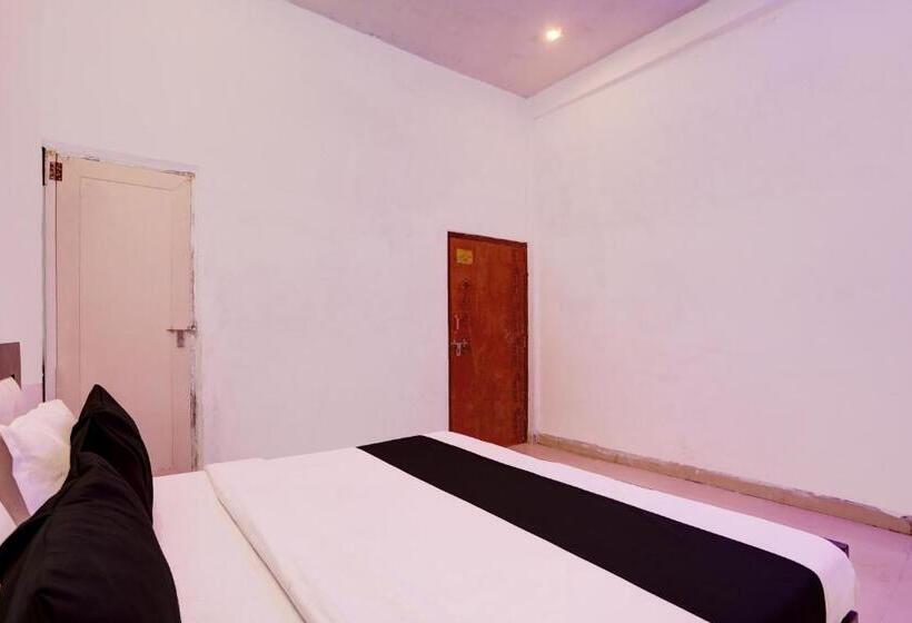 Отель Spot On Smacs Home Stay