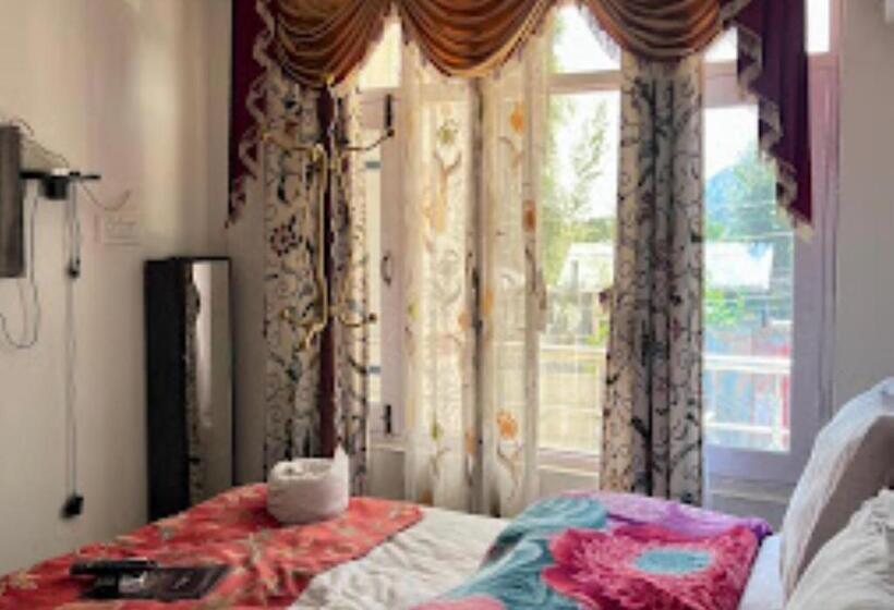 בית מלון כפרי Sultan Residency Srinagar