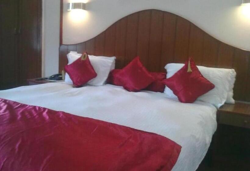 ホテル The Kalyaniz Guwahati