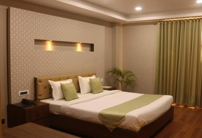 ホテル The Kalyaniz Guwahati