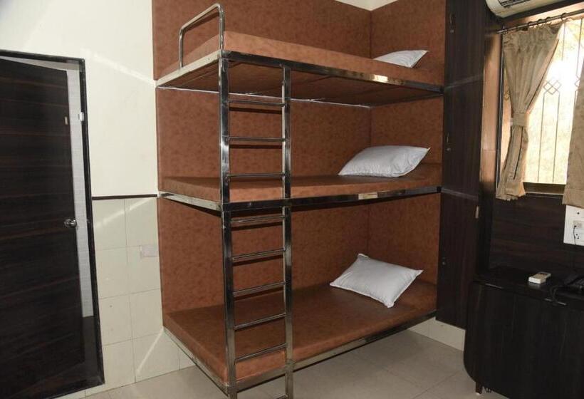 هتل Triton   Near Us Embassy