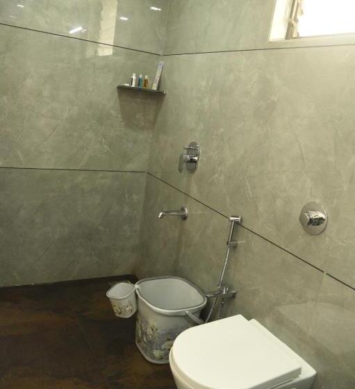 هتل Triton   Near Us Embassy