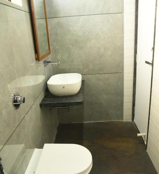 هتل Triton   Near Us Embassy