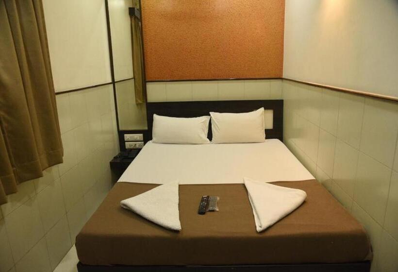 هتل Triton   Near Us Embassy