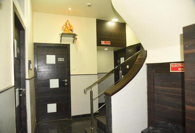 هتل Triton   Near Us Embassy