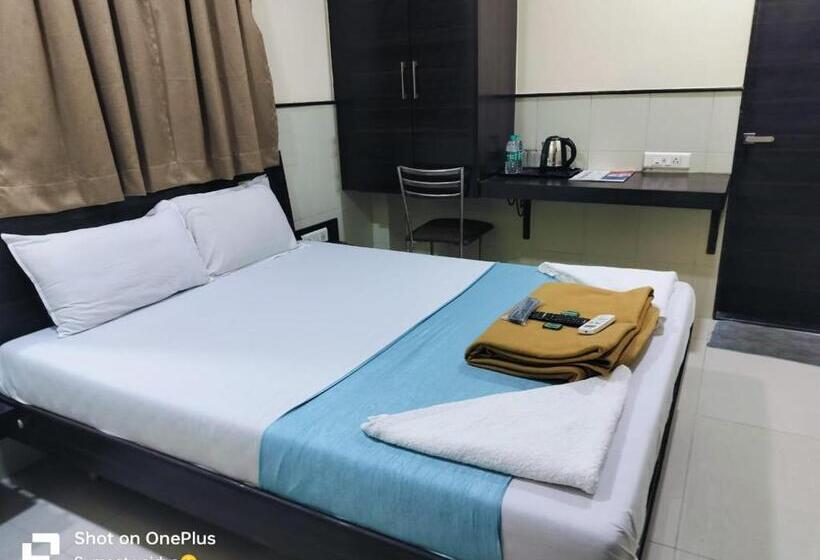 هتل Triton   Near Us Embassy