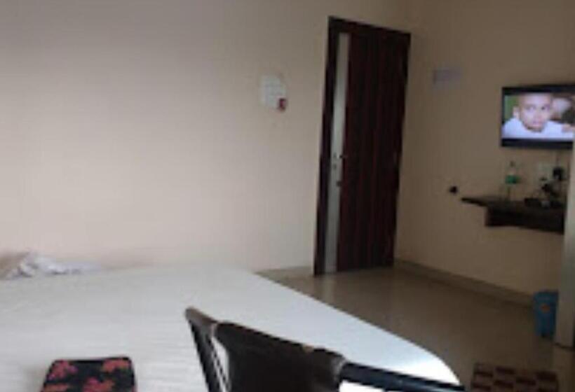 호텔 Yashraj Inn Beed