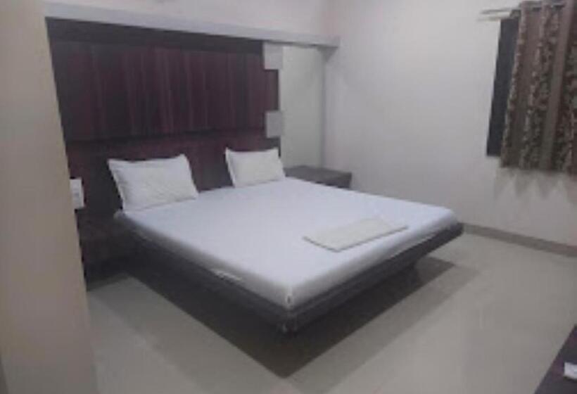 호텔 Yashraj Inn Beed