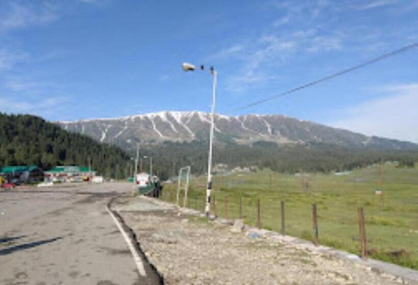 ホテル Yemberzal & Restaurant, Jammu And Kashmir