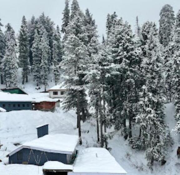 ホテル Yemberzal & Restaurant, Jammu And Kashmir