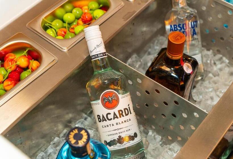 Ibis Styles Hotel   260m From Guangji Street Subway Station