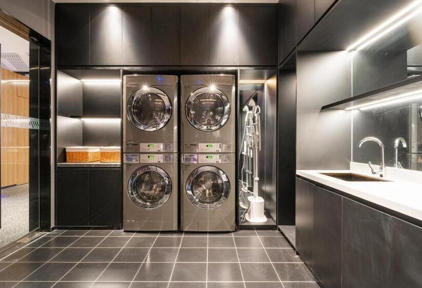 Ibis Styles Hotel   260m From Guangji Street Subway Station