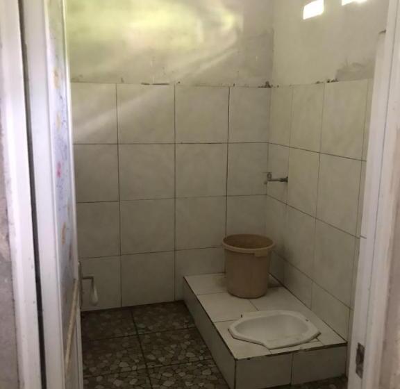 פנסיון Adi Guest House