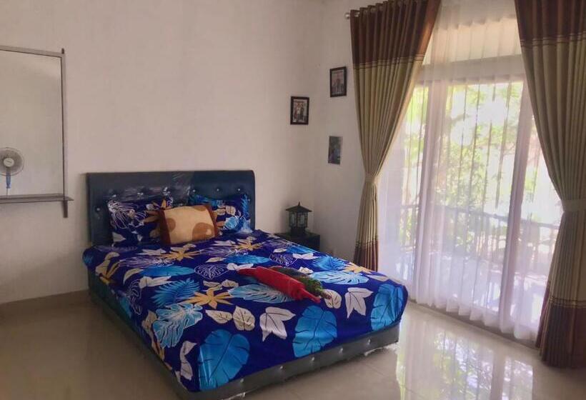 פנסיון Adi Guest House