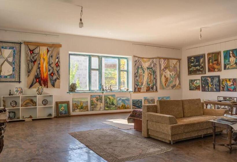 بنسيون Art Rooms Garni