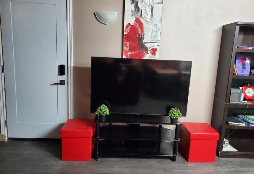 펜션 Bella S Palace 2 Bedrooms Lower Level Unit In Town Home With Separate Entrance