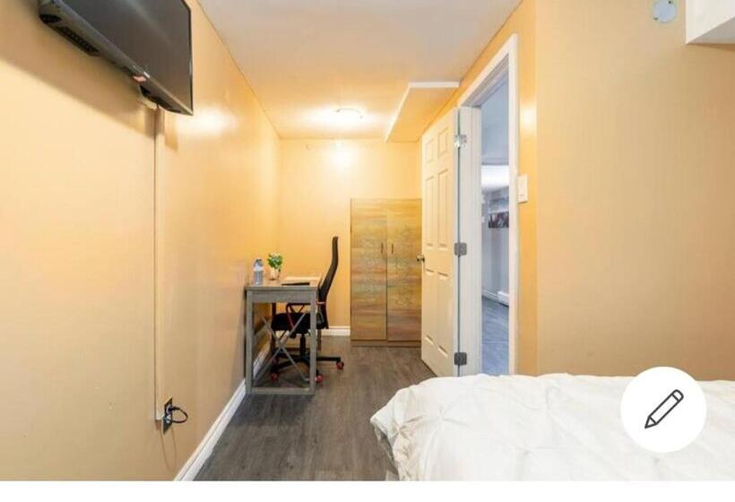 펜션 Bella S Palace 2 Bedrooms Lower Level Unit In Town Home With Separate Entrance