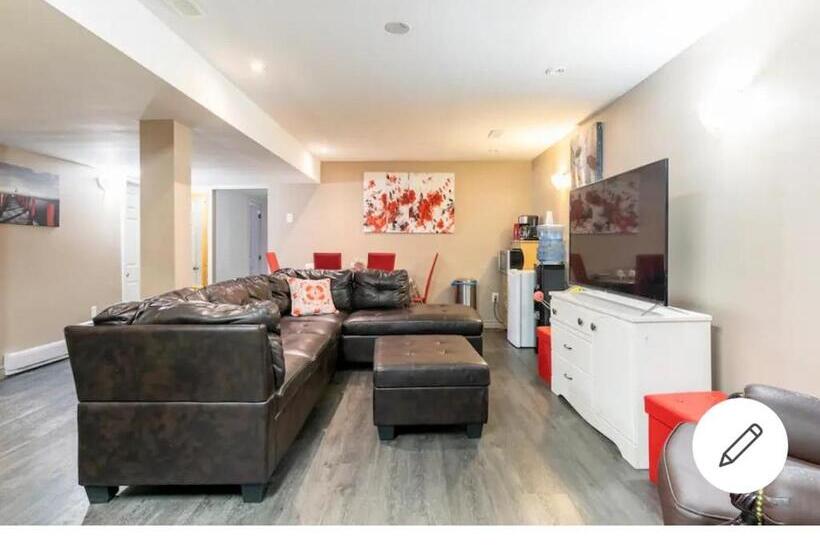 펜션 Bella S Palace 2 Bedrooms Lower Level Unit In Town Home With Separate Entrance