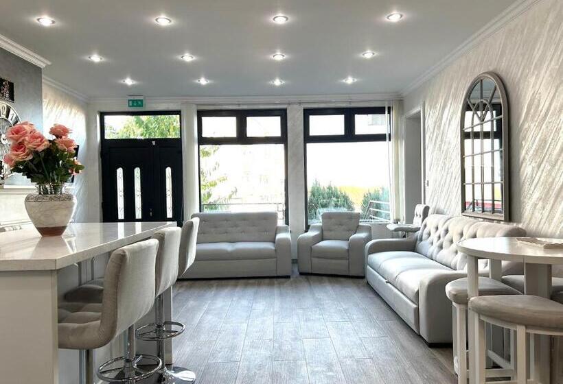 פנסיון Diplomat Villa