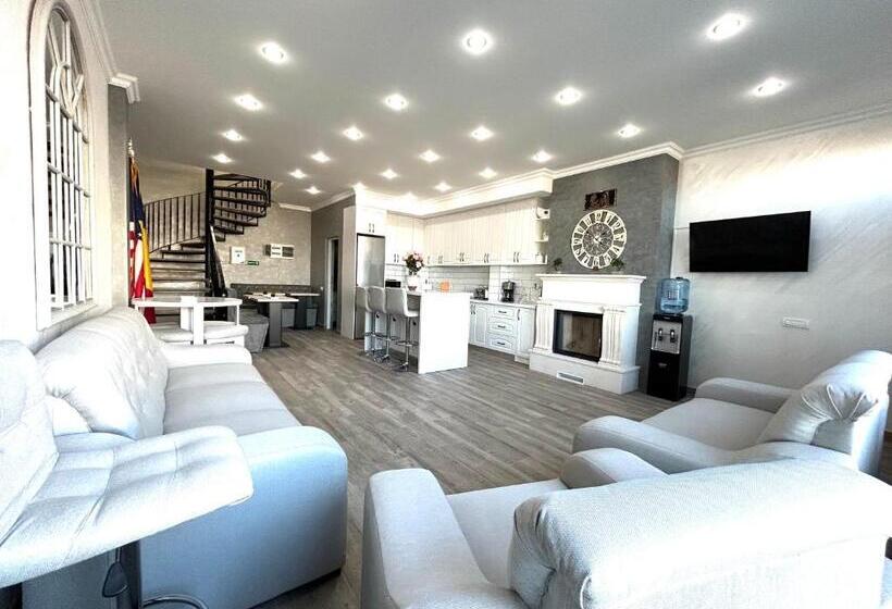 פנסיון Diplomat Villa