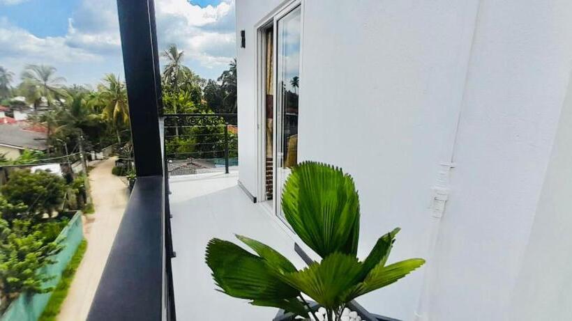 Пансион Ivory Laze