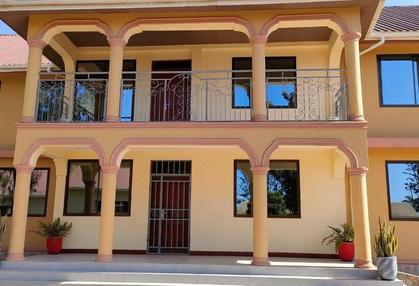 پانسیون Keeney House At St. Gabriel S